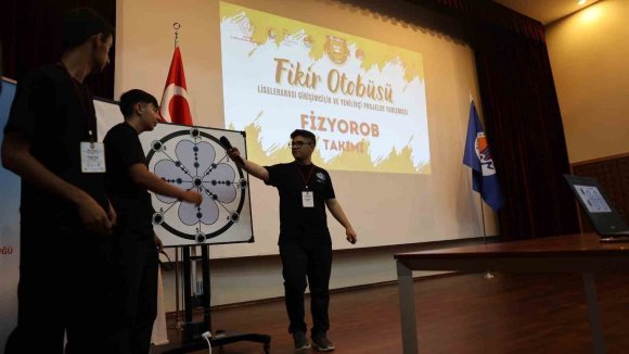 FİKİR OTOBÜSÜNDE ŞAMPİYON SYNAPTECH TAKIMI OLDU
