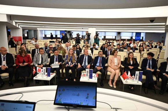 BAŞKAN SEÇER: "ÇAĞDAŞ BELEDİYECİLİK ANLAYIŞININ EN ÖNEMLİ AKTÖRLERİNDEN BİRİ GENÇLERDİR"