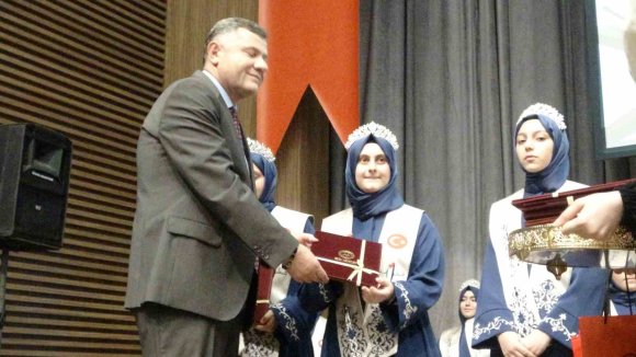 ISPARTA’DA HAFIZLIK EĞİTİMİNİ TAMAMLAYAN 66 KIZ ÖĞRENCİ İCAZET ALDI