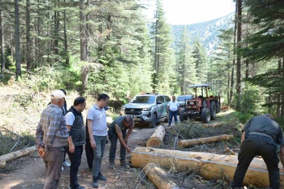 KAHRAMANMARAŞ’TA YANGIN RİSKİNE KARŞI YOL KENARLARINDA TEMİZLİK VE BAKIM