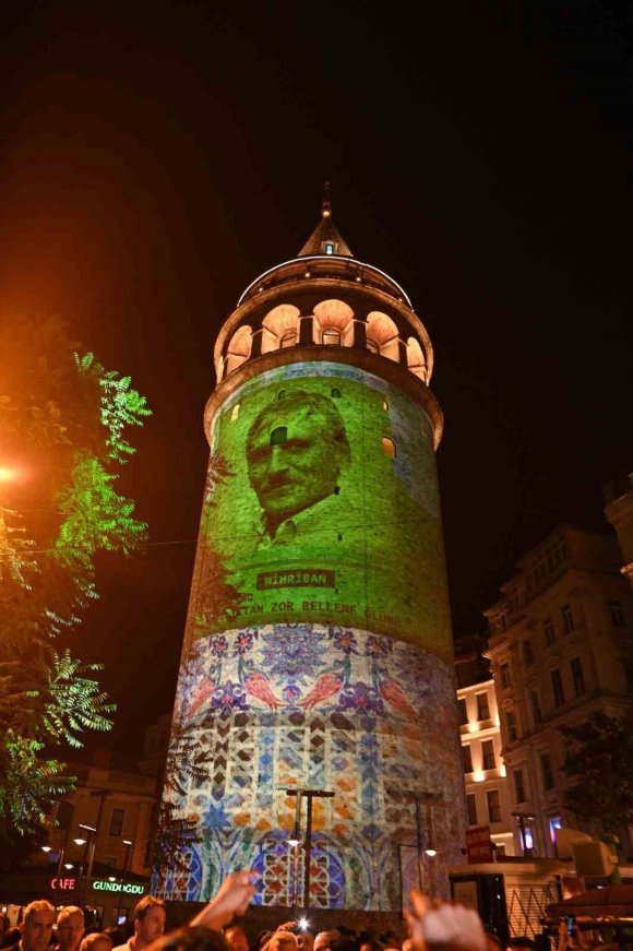 KAHRAMANMARAŞ’IN EDEBİYAT IŞIĞI GALATA KULESİ’NE YANSIDI