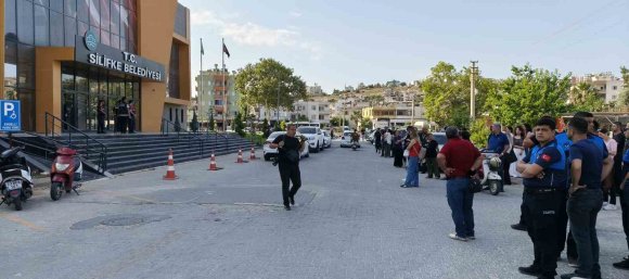 MERSİN’İN SİLİFKE BELEDİYESİ’NE OPERASYON: BAŞKAN DAHİL ÇOK SAYIDA İSME GÖZALTI