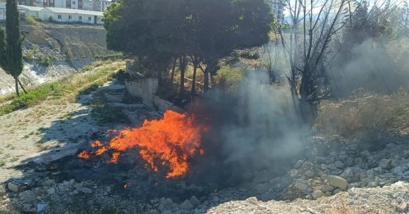 ANTAKYA’DA HURDALIK VE ÇÖPLÜK YANGINI