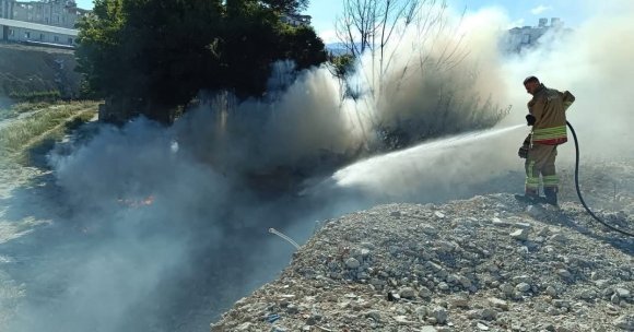 ANTAKYA’DA HURDALIK VE ÇÖPLÜK YANGINI