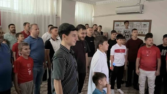 SABAH NAMAZINDA BULUŞTULAR, DÜNYA KUPASI HEYECANINI CAMİDE YAŞADILAR