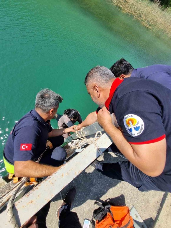 ADANA’DA KÖPRÜDEN DÜŞEN KADIN İTFAİYE EKİPLERİNCE KURTARILDI