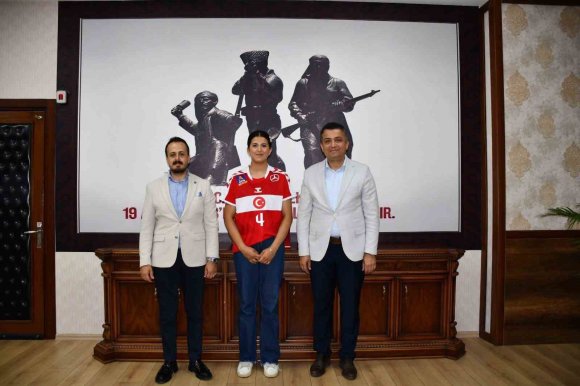 DÖRTYOLLU SENA HENTBOL MİLLİ TAKIMINDA MEMLEKETİNİ TEMSİL EDECEK