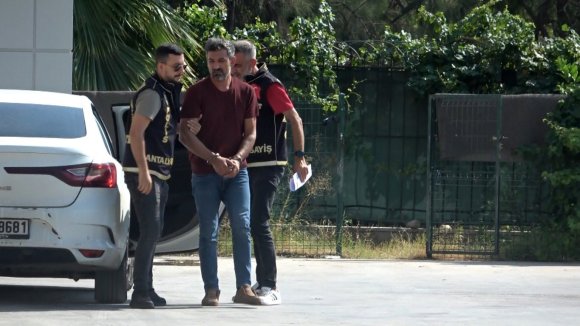 ESKİ EŞİNİ EŞARP VE YASTIKLA BOĞAN SANIK, OLAY GECESİ KIZ ARKADAŞINA TRAFİKTE BİRİSİNİ ÖLDÜRDÜĞÜNÜ SÖYLEMİŞ