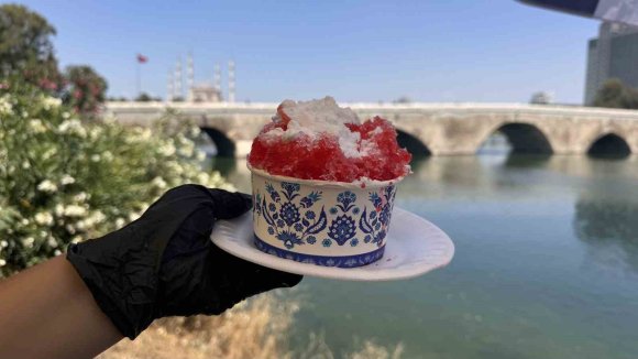 ADANA’DA HAVA SICAKLIKLARININ YÜKSELMESİYLE ’BİCİ BİCİ’ SATIŞLARI BAŞLADI
