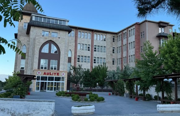 MUHSİN YAZICIOĞLU SORUŞTURMALARINA FETÖ TALİMATIYLA MÜDAHALE ETTİKLERİ ÖNE SÜRÜLEN ŞAHISLARIN YARGILANDIĞI DAVA ERTELENDİ