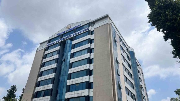 ADANA BÜYÜKŞEHİR BELEDİYESİNİN 485.9 MİLYON LİRALIK BORCUNA VATANDAŞLARDAN TEPKİ