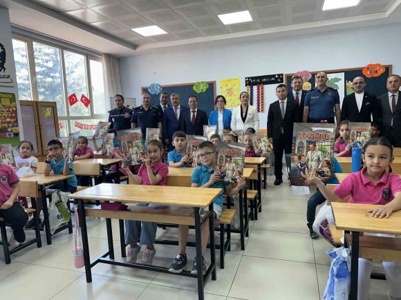 BURDUR’DA 42 BİN 82 ÖĞRENCİ KARNE ALARAK YAZ TATİLİNE BAŞLADI