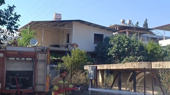KIRIKHAN’DA BAHÇE YANGINI