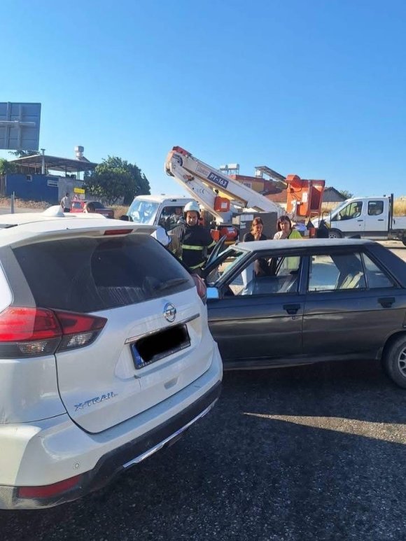 ALTINÖZÜ’NDE TRAFİK KAZASI:2 YARALI