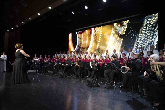 EMEKLİ EVİ KOROSUNDAN MERSİN’DE TÜRK SANAT MÜZİĞİ GECESİ