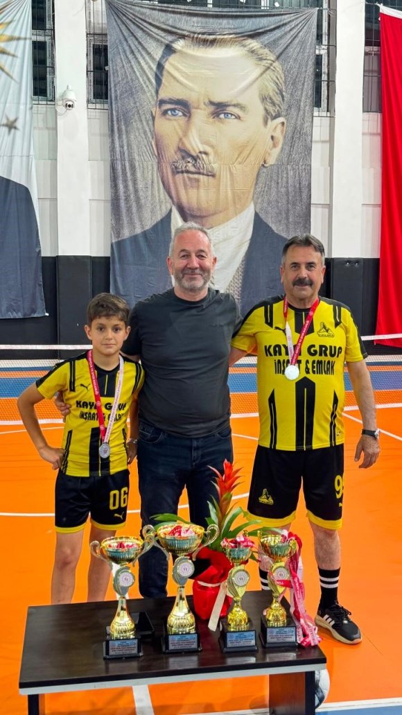 POZANTI’DA İLK KEZ DÜZENLENEN AYAK TENİSİ TURNUVASI YOĞUN İLGİ GÖRDÜ