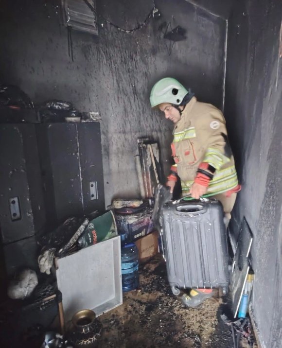 ARSUZ’DA EVİN DEPO BÖLÜMÜNDE ÇIKAN YANGIN SÖNDÜRÜLDÜ