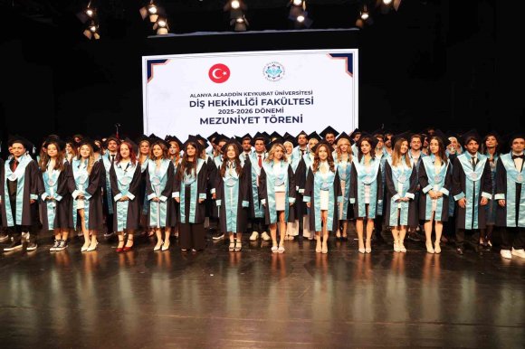 ALKÜ’DE DİŞ HEKİMLİĞİ FAKÜLTESİNDE MEZUNİYET HEYECANI