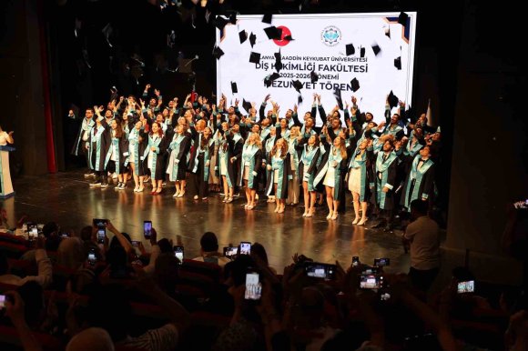 ALKÜ’DE DİŞ HEKİMLİĞİ FAKÜLTESİNDE MEZUNİYET HEYECANI