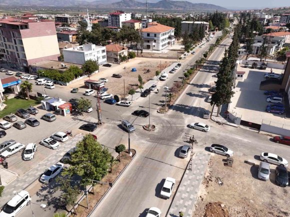 HBB, HASSA’DA PRESTİJ CADDE ÇALIŞMALARINI SÜRDÜRÜYOR
