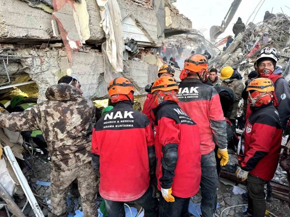 EBRAR SİTESİ K BLOK DAVASINDA YARGILAMA SÜRDÜ: MAHKEME DURUŞMAYI 11 EYLÜL’E ERTELEDİ