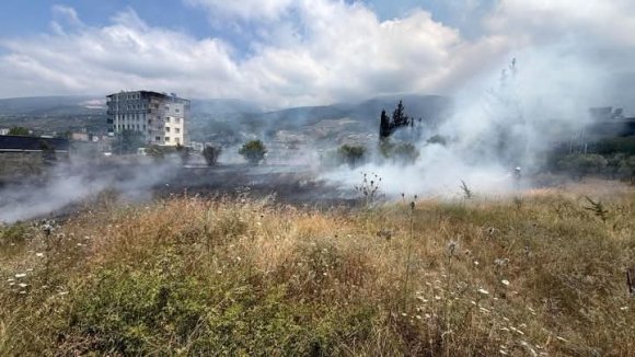 İSKENDERUN’DA OTLUK ALAN YANGINI