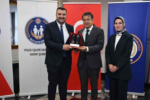 HATAY’DA EMNİYET PERSONELİNE RÜTBE TAKDİM TÖRENİ DÜZENLENDİ