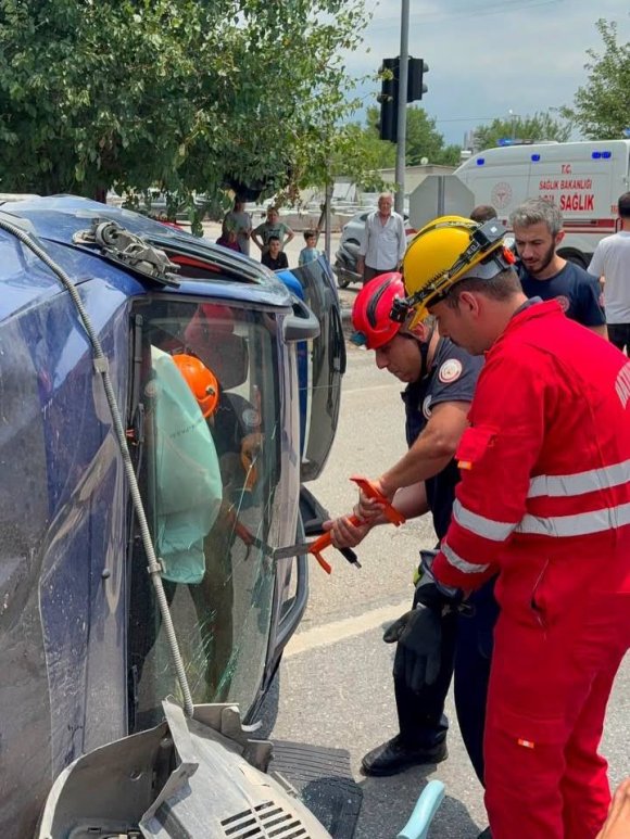 DÖRTYOL’DA TAKLA ATAN OTOMOBİLİN SÜRÜCÜSÜ YARALANDI