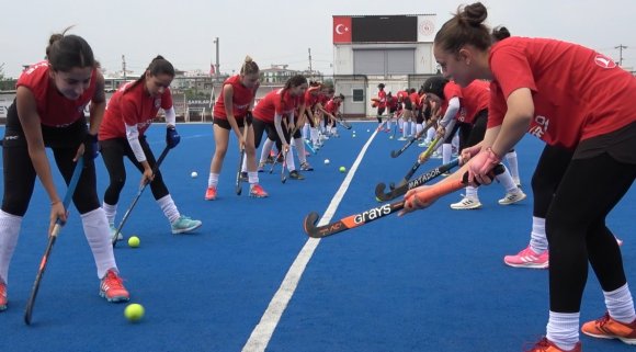 A MİLLİ KADIN HOKEY TAKIMI’NDA HEDEF AVRUPA ŞAMPİYONLUĞU