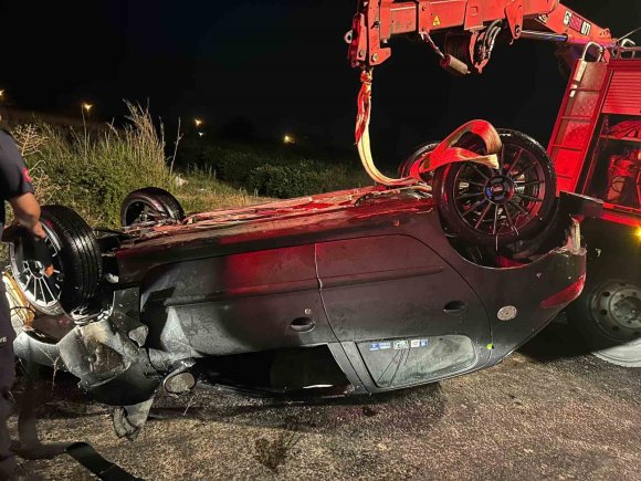 KONTROLDEN ÇIKAN OTOMOBİL SULAMA KANALINA DEVRİLDİ: 1 ÖLÜ