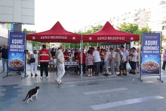 BAŞKAN KOCAGÖZ AŞURE BEREKETİNİ VATANDAŞLARLA PAYLAŞTI