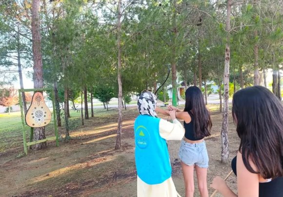 KORUMA ALTINDAKİ ÇOCUKLAR DENİZ KAMPINDA MORAL DEPOLADI