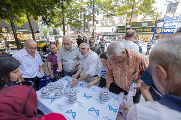 MERSİN’DE 13 İLÇEDE EŞ ZAMANLI AŞURE DAĞITIMI