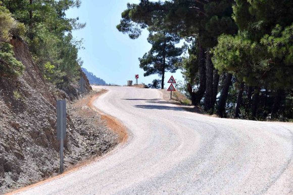 SİLİFKE’DE KIRSAL ULAŞIMI RAHATLATAN YOL ÇALIŞMASI TAMAMLANDI