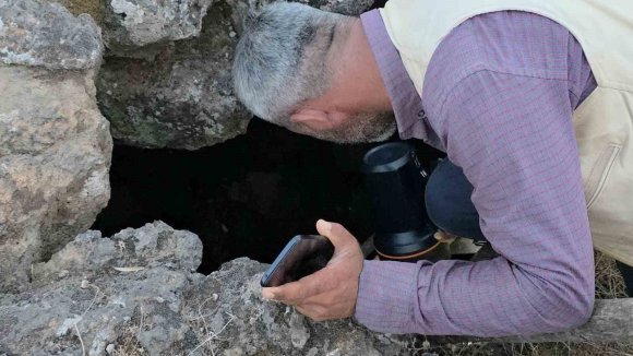 OĞLAK OTLATIRKEN KAYBOLAN KADIN, VOLKANİK ARAZİDEKİ YARIK İÇERİSİNDE BULUNDU
