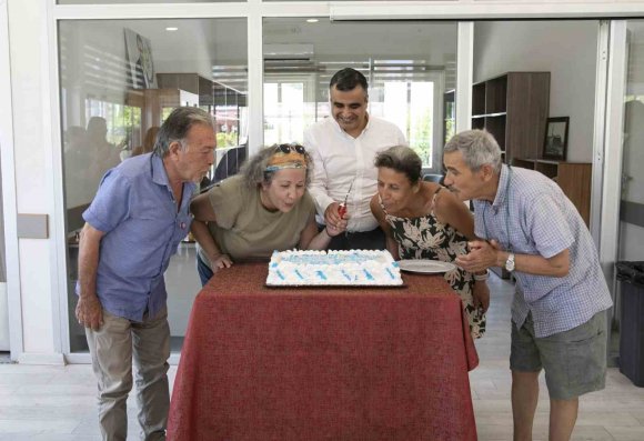 MERSİN’DE EMEKLİLER GÜNÜ COŞKUYLA KUTLANDI
