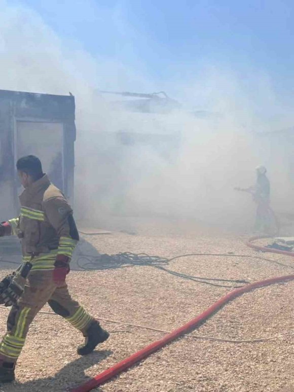ANTAKYA’DA KONTEYNER YANGINI