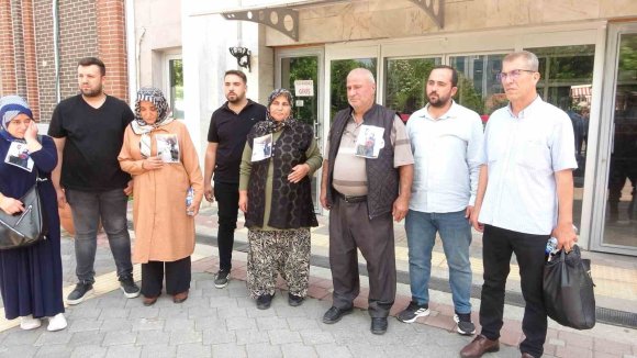 NİŞANLI ÇİFTİN ÖLÜMÜYLE SONUÇLANAN KAZAYLA İLGİLİ DAVADA SÜRÜCÜNÜN SERBEST BIRAKILMASINA TEPKİ