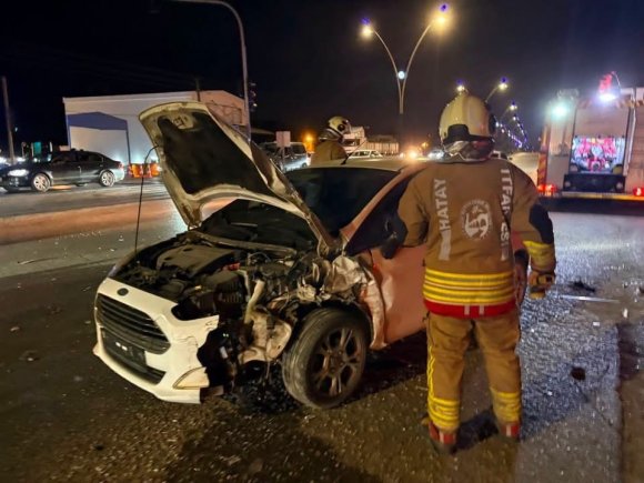 ARSUZ’DA TRAFİK KAZASI: 2 YARALI