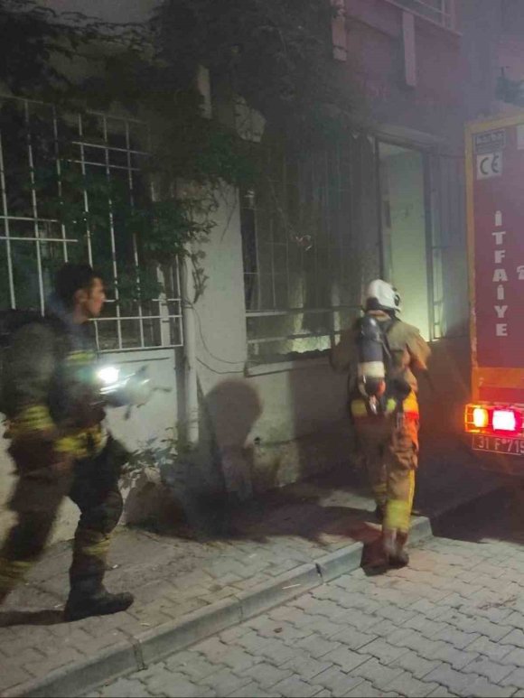 İSKENDURUN’DA EV YANGINI