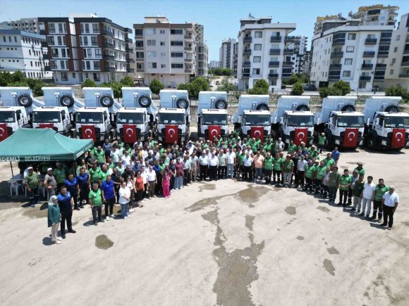 ERDEMLİ BELEDİYESİ HİZMET FİLOSUNA 10 YENİ KAMYON