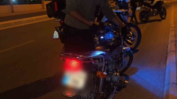 MERSİN’DE ABARTI EGZOZ DENETİMİ: 2 MİLYON 160 BİN TL CEZA KESİLDİ, 135 ARAÇ TRAFİKTEN MEN EDİLDİ