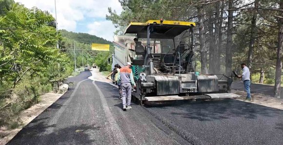 GÖLCÜK TABİAT PARKI İLE DERE MAHALLESİ ARASINDAKİ YOL ASFALTLANIYOR