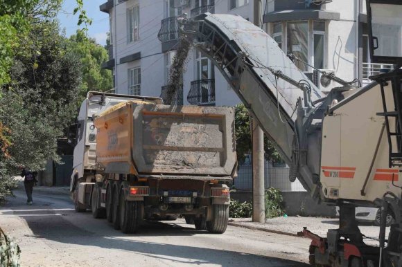 HBB, ANTAKYA VE DEFNE’DE YOL ÇALIŞMALARINI SÜRDÜRÜYOR