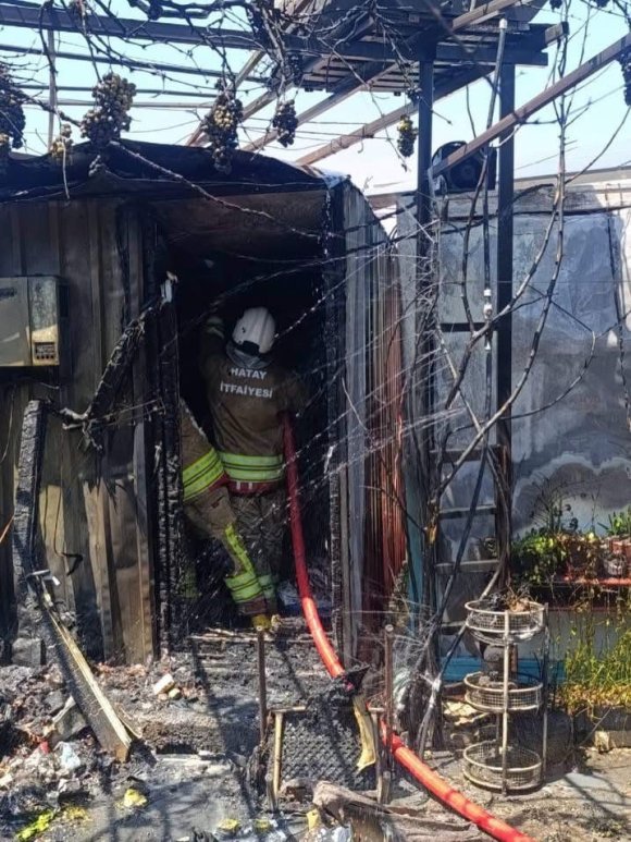 ANTAKYA’DA KONTEYNER YANGINI