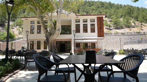 KAHRAMANMARAŞ BÜYÜKŞEHİR BELEDİYESİ ÇINARALTI ÇAY BAHÇESİ AÇILDI