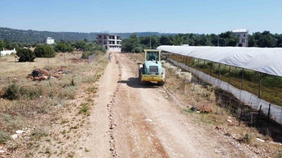 KEPEZ’DEN DEMİREL MAHALLESİ’NDE 5 BİN 170 METRELİK SATHİ ASFALT ÇALIŞMASI