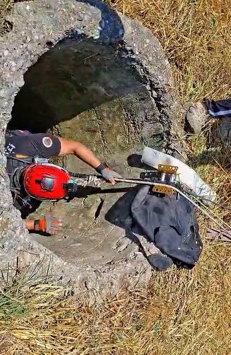 MERSİN’DE 18 METRELİK KUYUYA DÜŞEN KEÇİ KURTARILDI