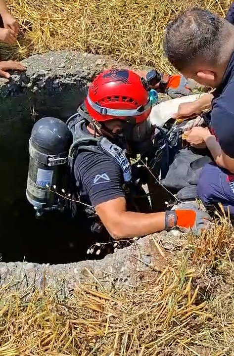 MERSİN’DE 18 METRELİK KUYUYA DÜŞEN KEÇİ KURTARILDI
