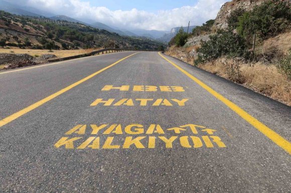 HBB, KIRIKHAN DELİBEKİRLİ YOLUNDA ASFALT ÇALIŞMALARINI SÜRDÜRÜYOR
